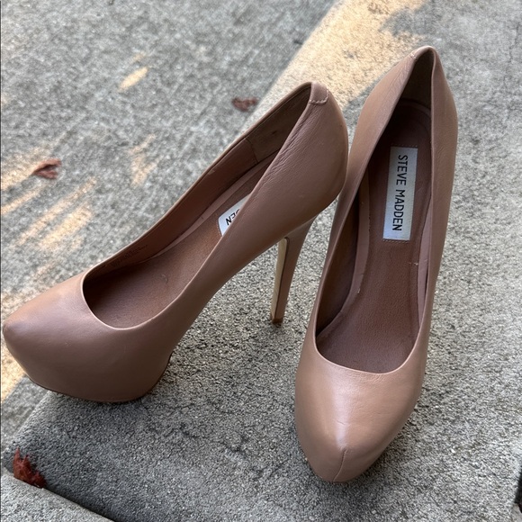 Steve Madden Tan Heels Classic Professional Design - Picture 2 of 4